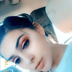 Meet your Posher, Mia